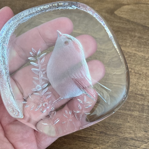 RARE Signed Mats Jonasson Etched Bird Wren Crystal Glass Paper Weight, 9194 - Picture 5 of 9